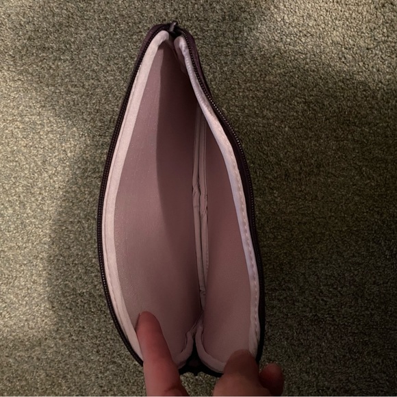 Belkin Tablet Zippered Case, deep plum color.  This case was lightly use… - Picture 3 of 5